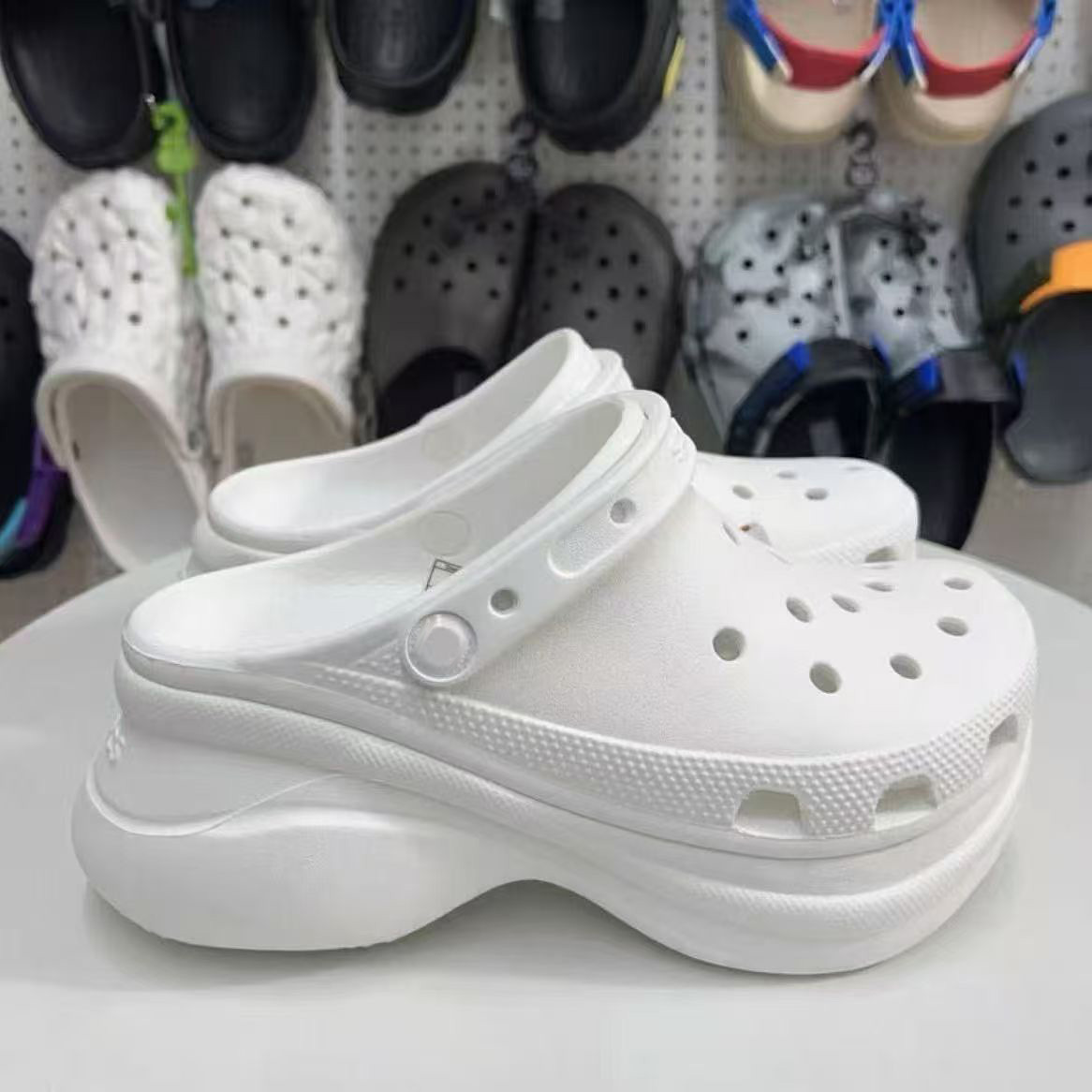 Cro Small Whale Hole Shoes for Women, Summer Korean Style, Non-Slip, Wear-Resistant, Outdoor Thick-Soled Height-Increasing Closed-Toe Slippers