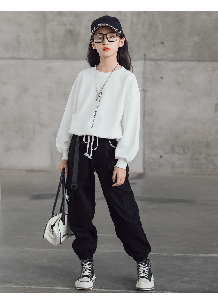 I nuovi ragazzi e ragazze della primavera 2023 per bambini indossano pantaloni da lavoro alla moda personalizzati, t-shirt girocollo, set da due pezzi_voghion.com