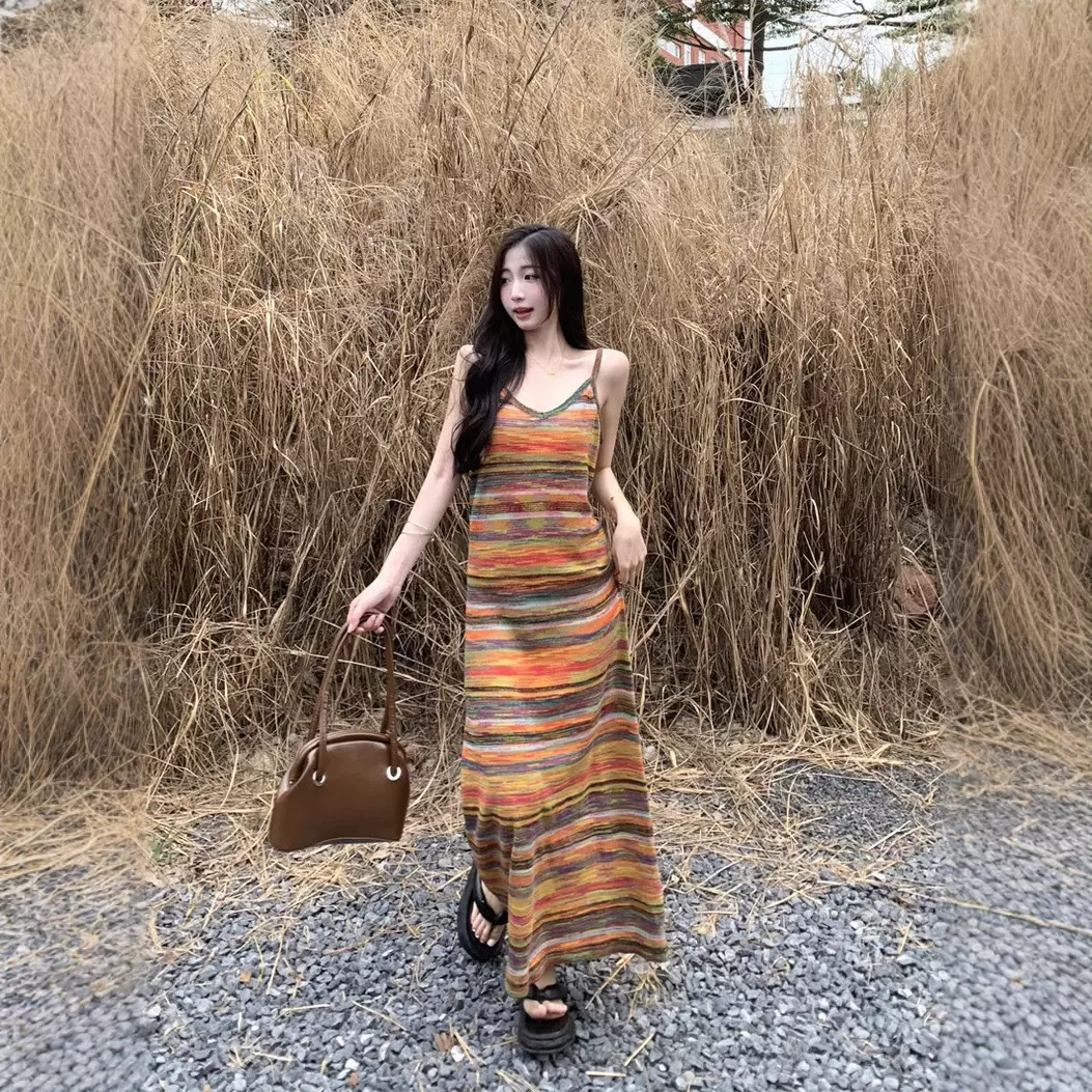 春秋新款彩虹条纹无袖针织吊带连衣裙法式复古风撞色休闲打底长裙