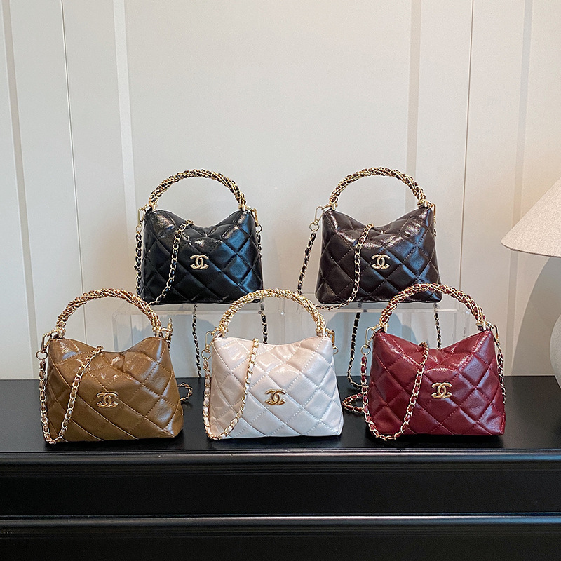 Light Luxury Small Fragrance Handbag Women's 2025 New Quilted Embroidery Shoulder Bag Niche Exquisite Crossbody Chain Bag