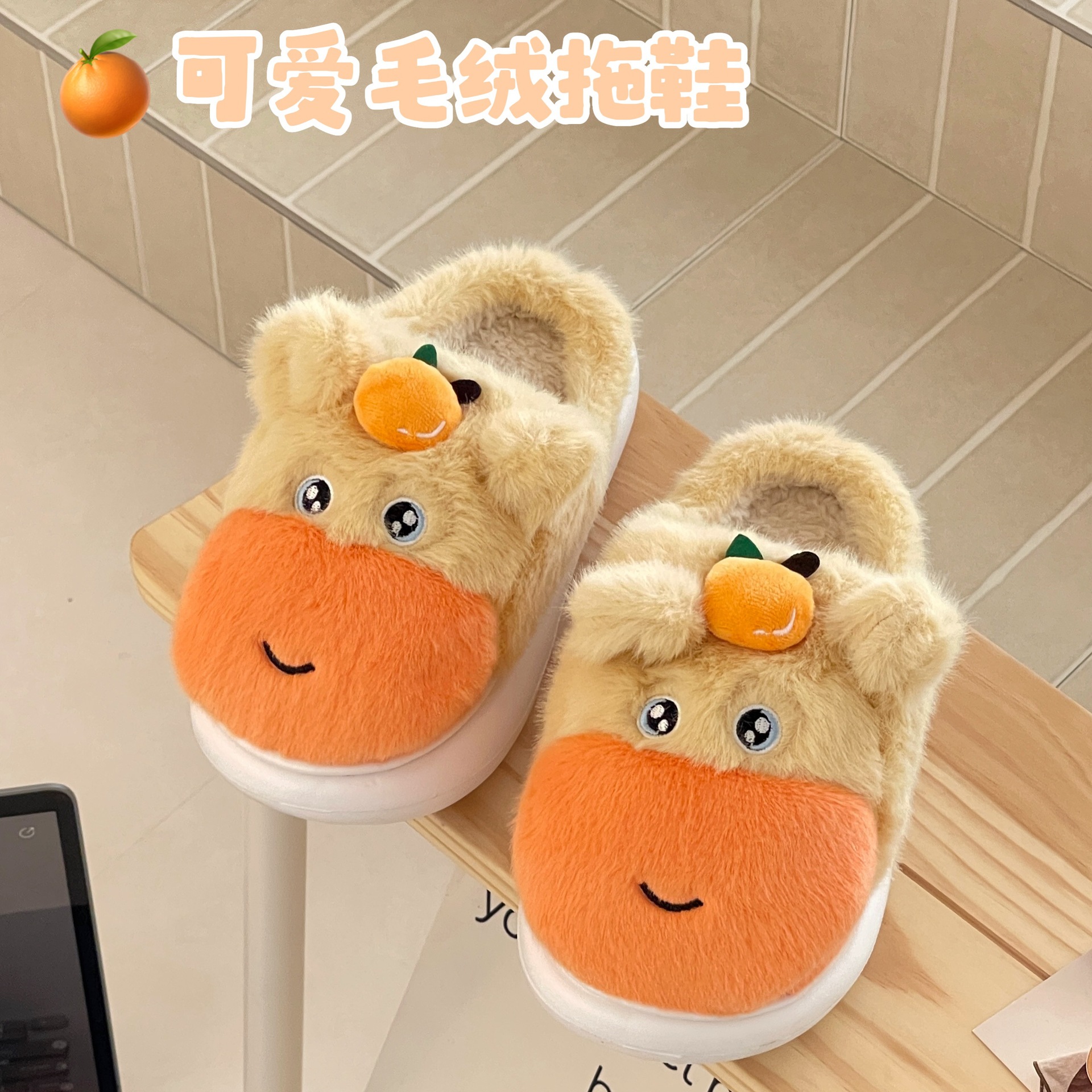 Nuevas zapatillas de algodón de caricatura de agua dulce otoño y invierno antideslizante calentamiento de veludo grueso para usar zapatillas de algodón fuera del hogar para mujeres