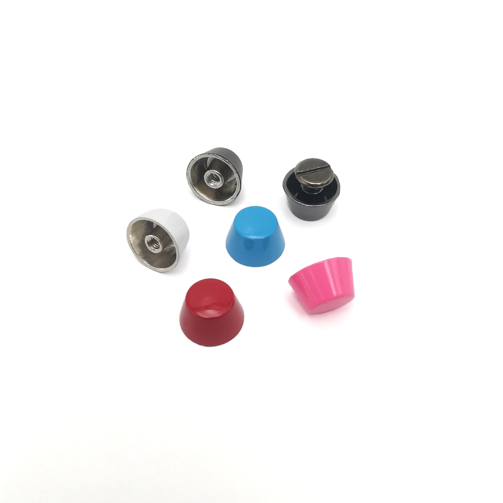 Los fabricantes de origen venden al por mayor aleación de bricolaje en forma de cubo de remachado en lugar de equipaje clavo inferior antidesgaste fuente transfronteriza clavo superior plano