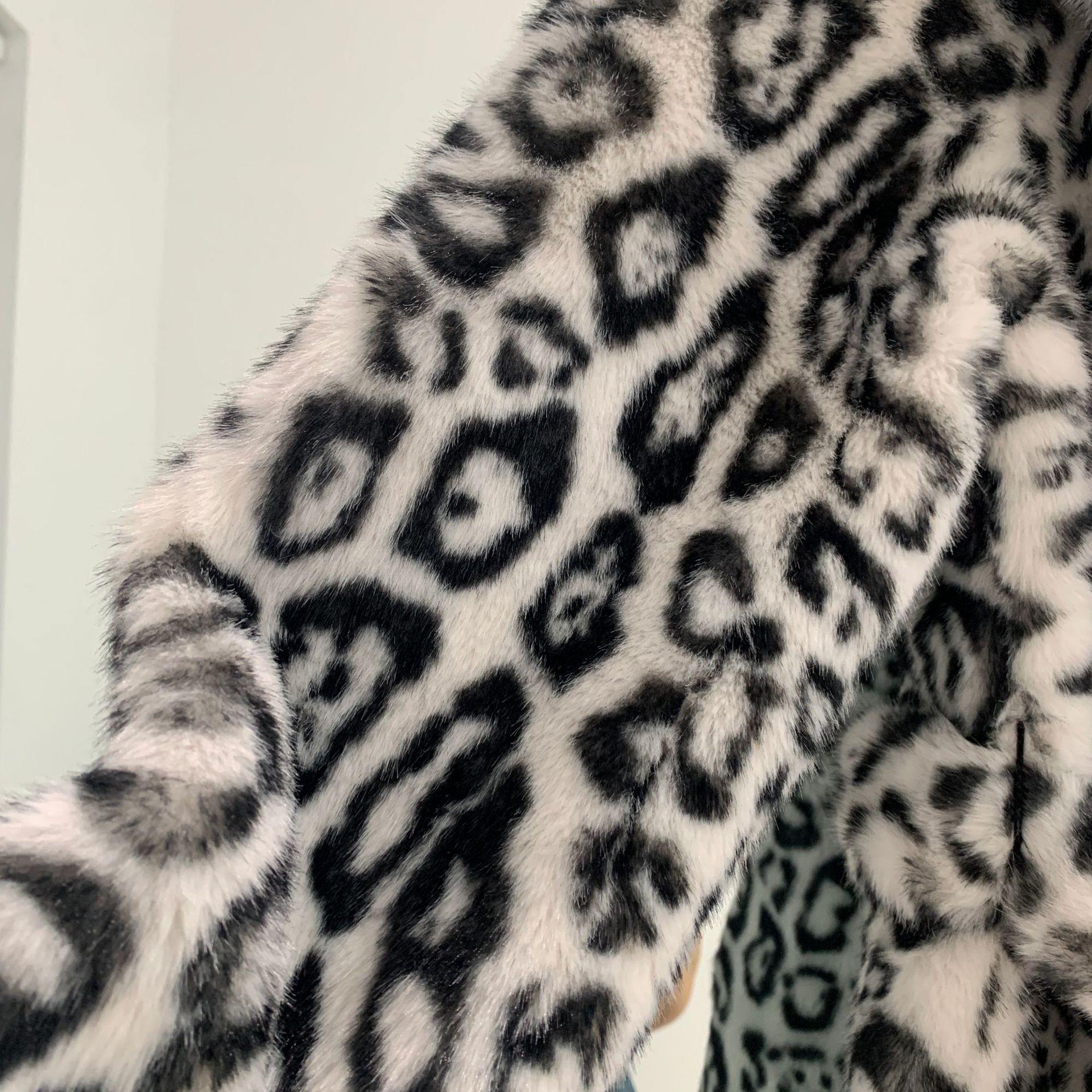 Dámské oblečení podzimní a zimní nové ekologické kožešinové norkové kožešinové leopardí vzor prodloužené velké velikosti dámské oblečení_voghion.com