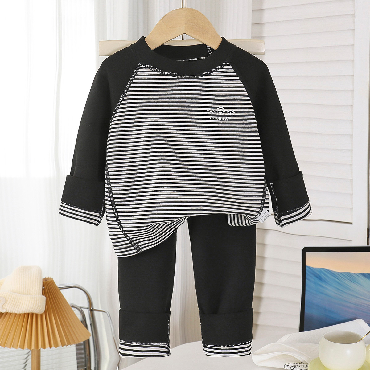 Niños con ropa doméstica nuevos niños calentados lana seda niñas pijamas gruesas chaquetas de terciopelo de otoño pantalones de otoño ropa infantil