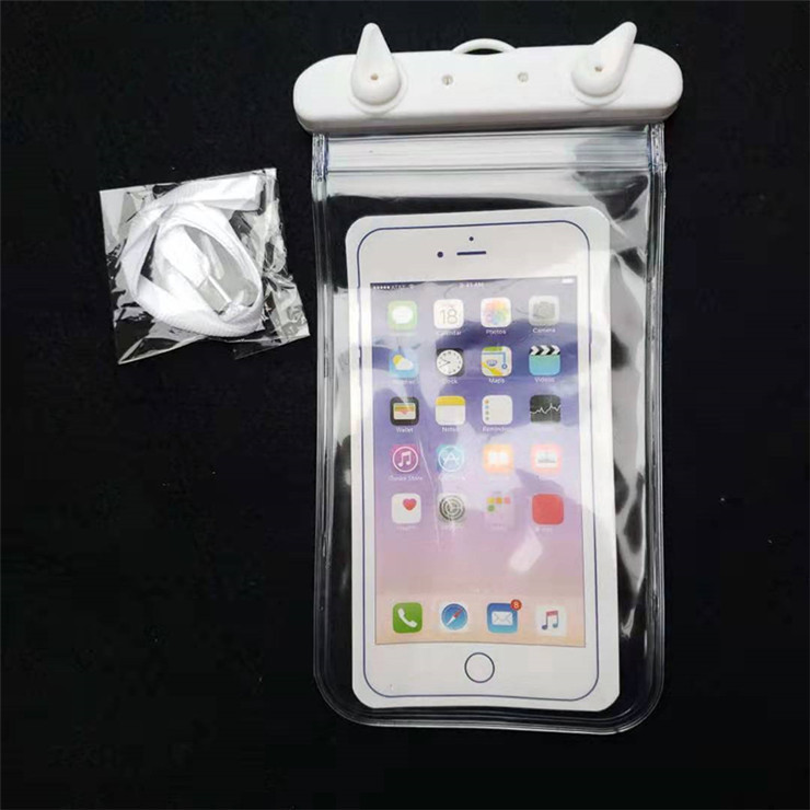 버클이 있는 흰색