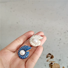 胸针;耳钉;发夹