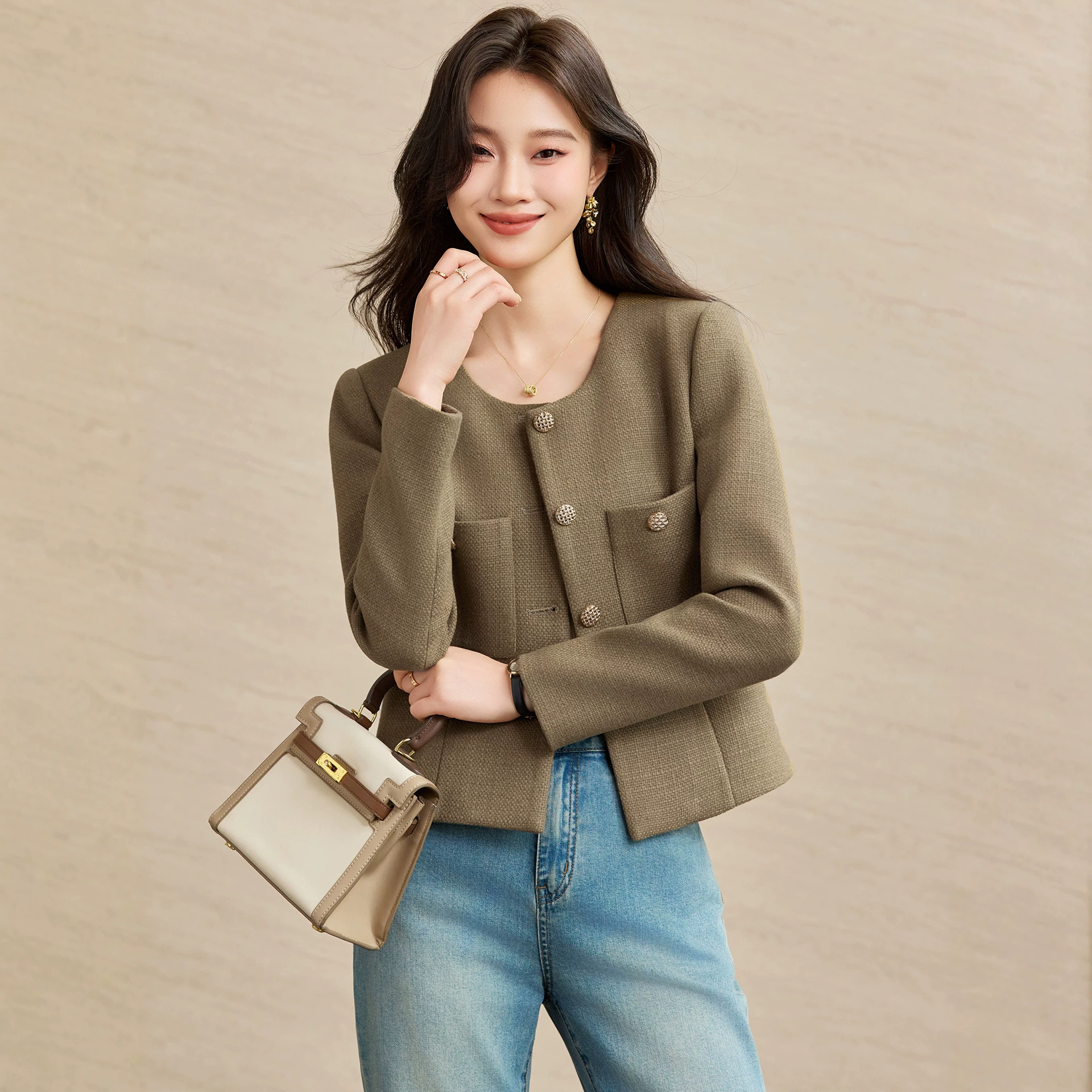 Chanel-style short blazer, 2026 new style, women's spring and autumn, elegant and sophisticated, fashionable, suitable for petite women.