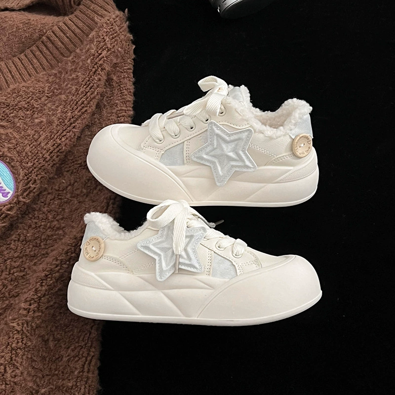 Туфли со звездами на толстой подошве плюс бархатные маленькие белые туфли для женщин 2024 новые осенние и зимние студенты дикие повседневные теплые хлебные туфли