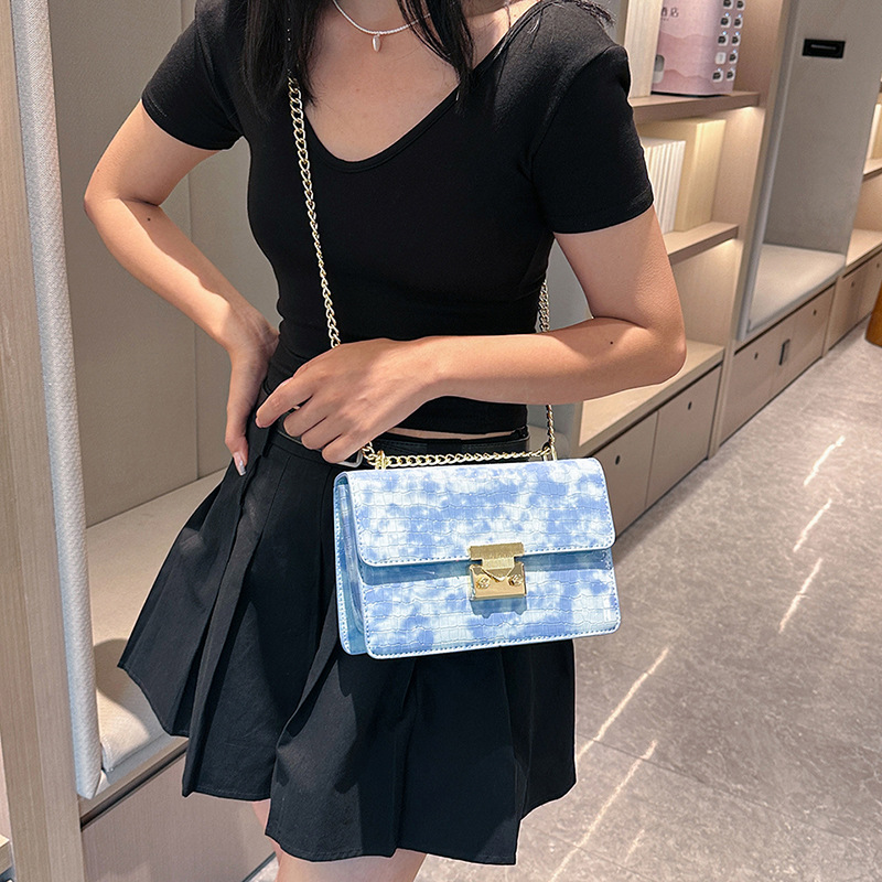 European and American 2023 new small square bag for women, high-end fashion and leisure, new portable one-shoulder cross-body three-dimensional square_voghion.com