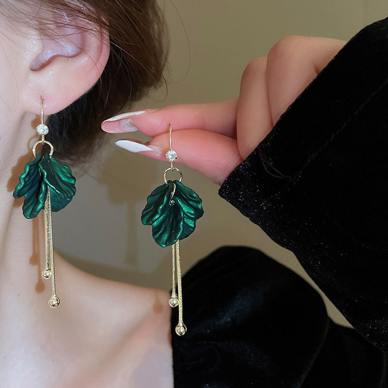 Pendientes de perlas de cristal de diamante de aguja de plata pendientes largos de lujo de Luz Retro europeo y americano pendientes dulces frescos de alto grado para mujeres