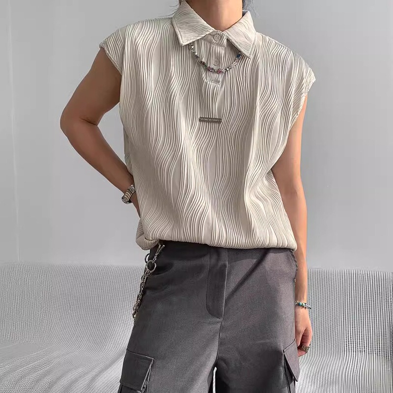Unique design lapel button metal vest for men, pleated wave texture sleeveless t-shirt, personalized sleeveless jacket Unique design lapel button metal vest for men, pleated wave texture sleeveless t-shirt, personalized sleeveless jacket