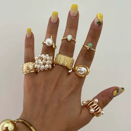 项链;戒指;耳环