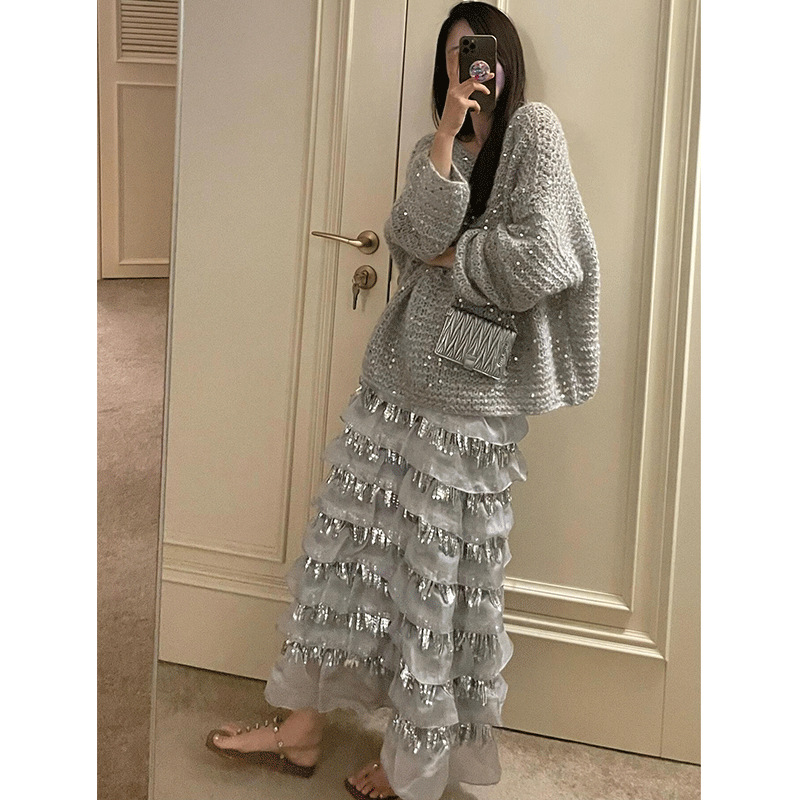 Deep Winter Outfit Paired with a Complete Set of Korean Drama Outfits, Gray Sequined Unique Tops, Super Nice Skirts, Two-Piece Suits