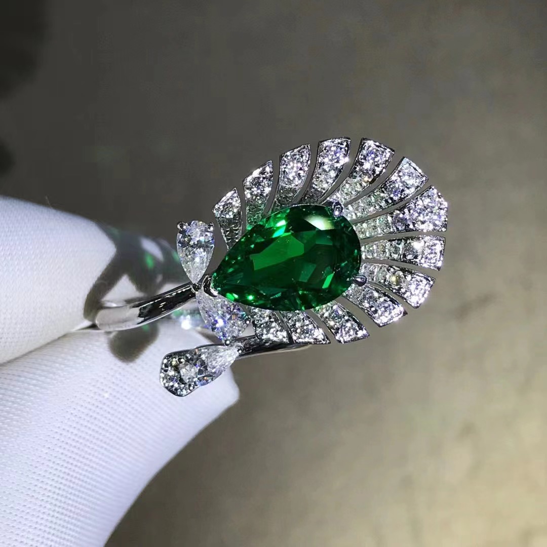 Luz de lujo cultivada esmeralda 9K anillo incrustado en forma de gota de agua sintética 3.01 quilates esmeralda joyas joyas