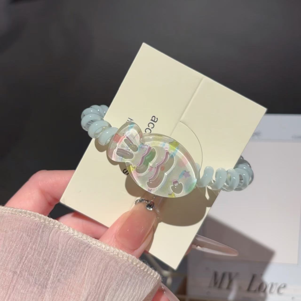 연한 초록색