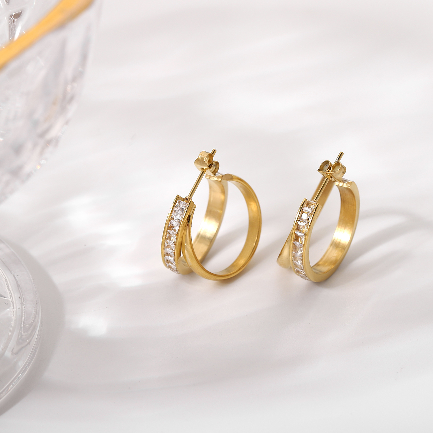 بسيطة مطلية بالذهب طبقة مزدوجة الصليب الفولاذ المقاوم للصدأ مسمار الأذن الجملة Nihaojewelry display picture 5