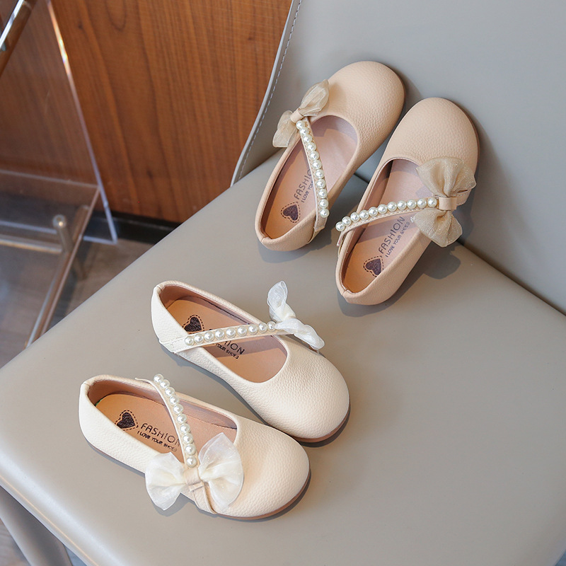 Zapatos de cuero de niñas primavera y otoño 2025 nuevos zapatos de perlas blancas para niñas bebés con una base suave de aire extranjero para niños zapatos de princesa Bean