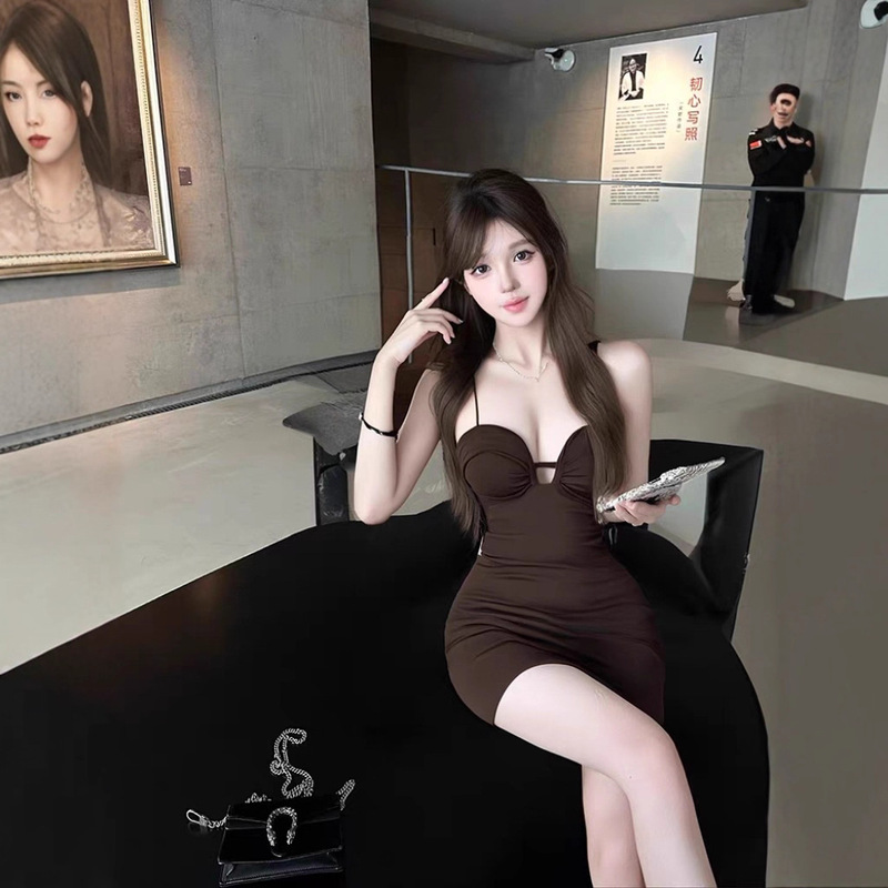 Tz6704 Brown Low-Neck Cut-Out Sexy Suspender Dress with a Feminine Vibe, Slim Fit, Hip-Hugging Short Dress Tz6704 Brown Low-Neck Cut-Out Sexy Suspender Dress with a Feminine Vibe, Slim Fit, Hip-Hugging Short Dress