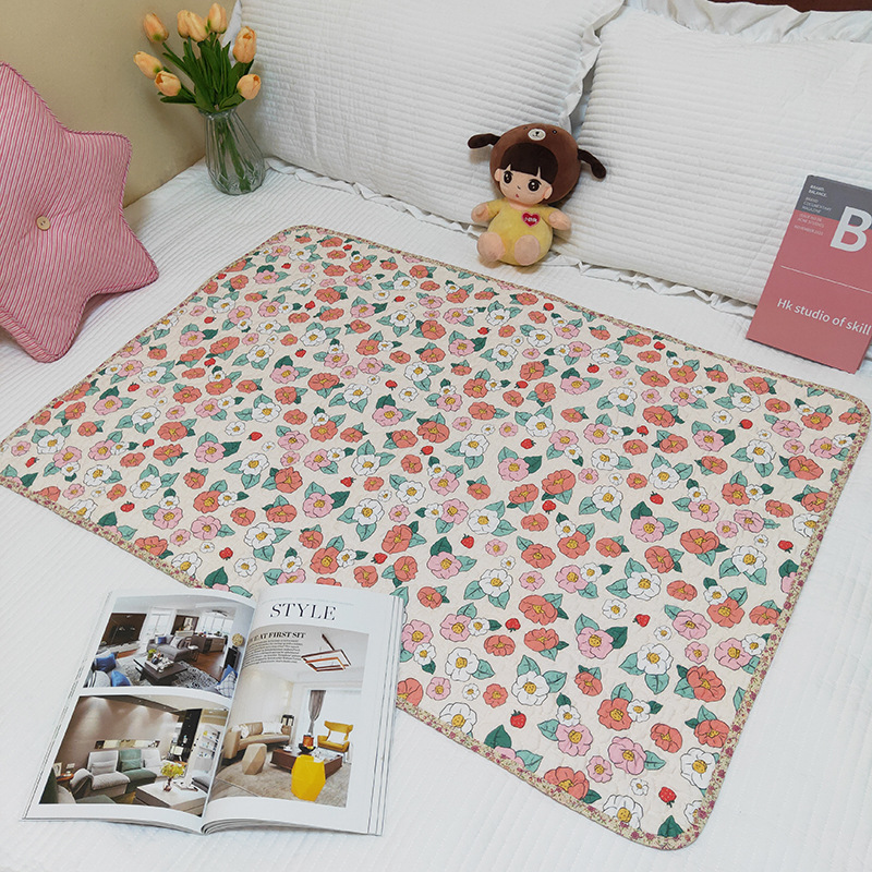 샴페인 컬러의 화려한 꽃