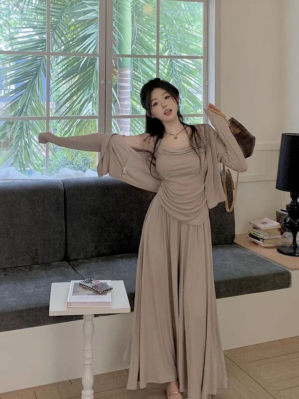 Casual Suit for Women 2025 Spring and Autumn Season Knit Camisole Cardigan Wide-Leg Pants Relaxed Wear Stylish Three-Piece Set Casual Suit for Women 2025 Spring and Autumn Season Knit Camisole Cardigan Wide-Leg Pants Relaxed Wear Stylish Three-Piece Set