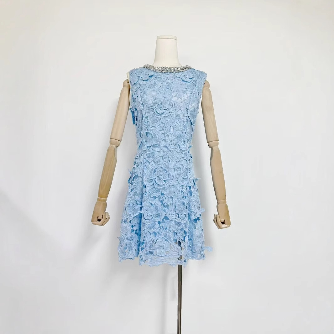 Summer fashionable elegant lace dress with a round collar sleevless