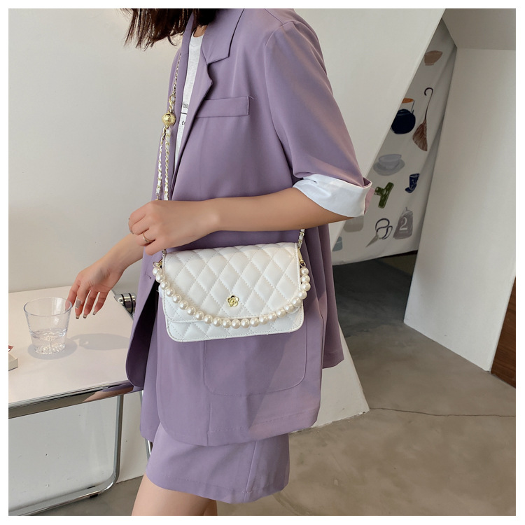 Fashion Pearl Chain Rhombus Embroidery Thread Messenger Small Square Bag Wholesale display picture 16