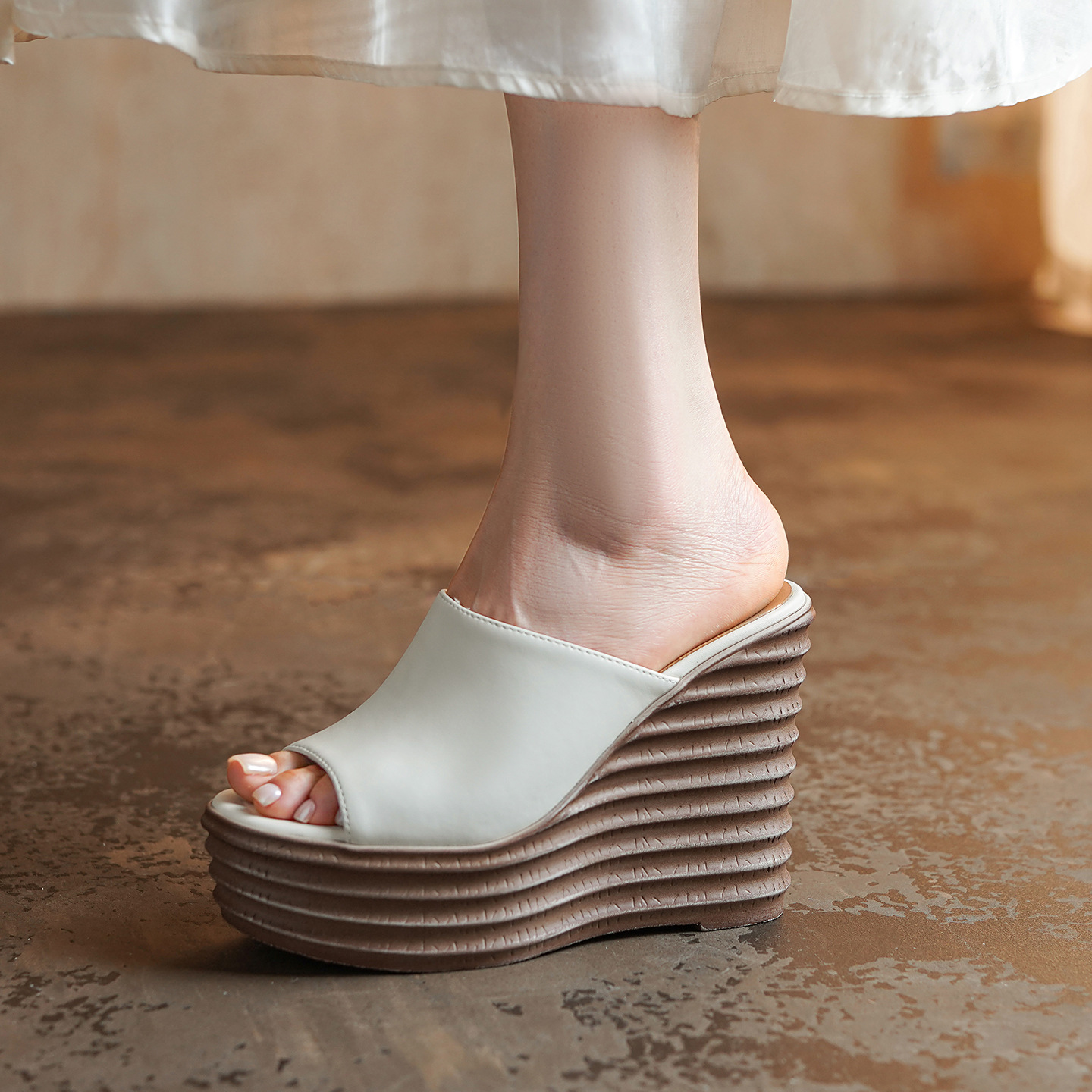 Sandal cao gót nữ hở mũi đế xuồng dày, gót 9 cm — màu đen, màu trắng ngà
