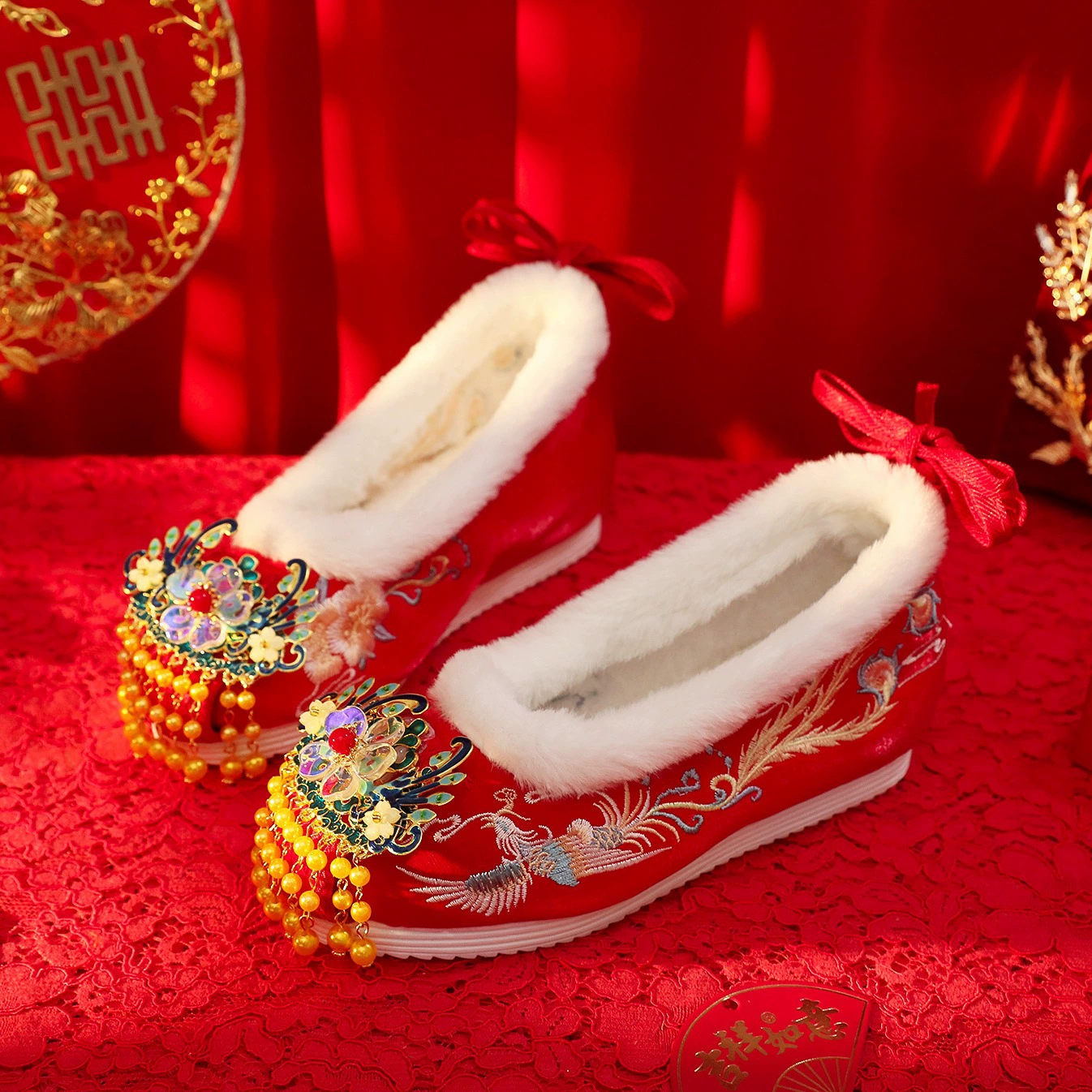 Новые осенние и зимние флисы с бахроной и ханьским костюмом увеличены в мягкой подошве ретро вышитые туфли старинные вышитые туфли осенние и зимние танцы