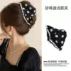 7392 Large dot pearl edge triangle gripper - black