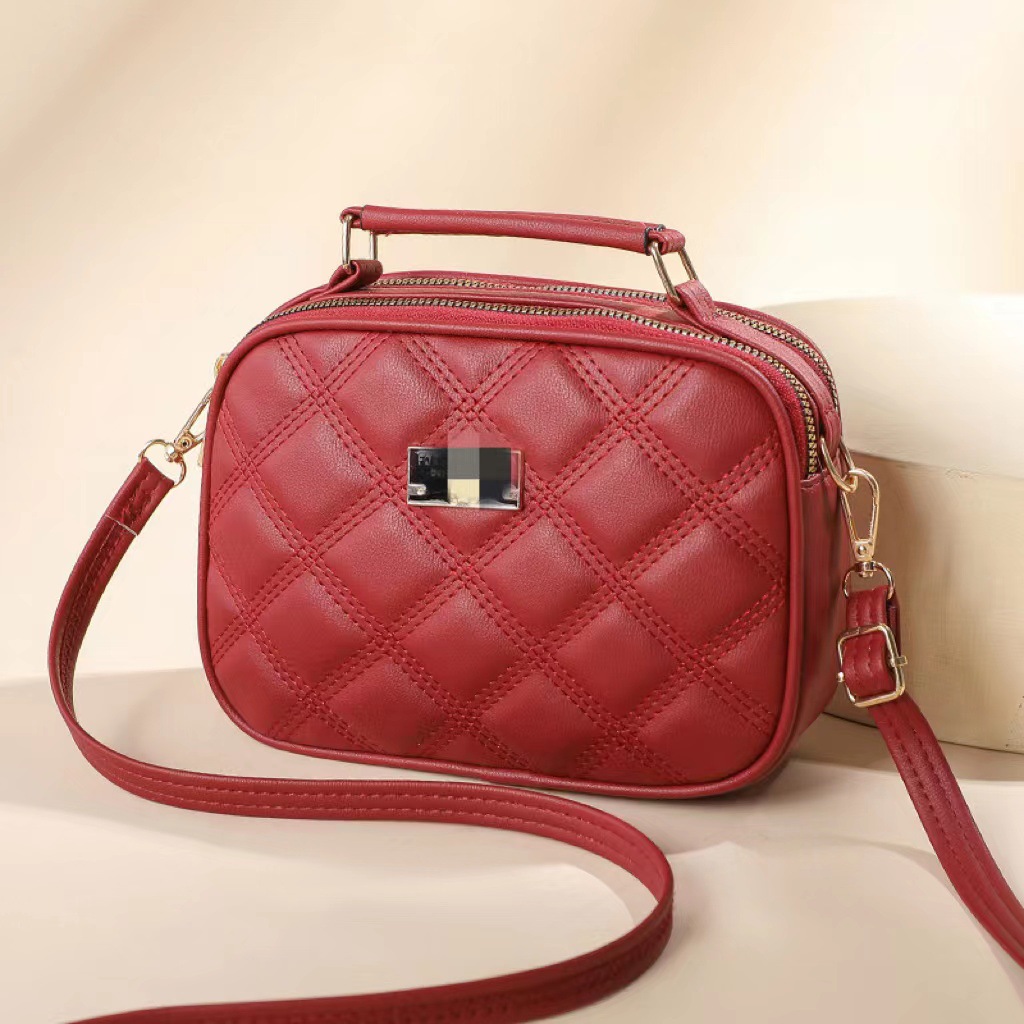 斜挎包包包女2023单肩包女士小包百搭休闲妈妈小方包手拿包女pu