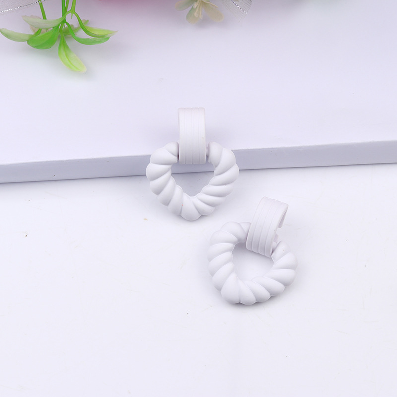 11g Weight Drop Earrings Classification 1 Pair Quantity Daily Occasion Acrylic Material Heart Shape Pattern Women'S Gender Spray Paint Design Fashion Style 1 Pair Fashion Heart Shape Spray Paint Arylic Drop Earrings 5