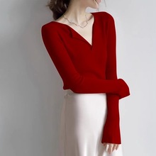 秋冬新款新年红色V领针织打底衫女韩式设计感修身内搭长袖T恤毛衣