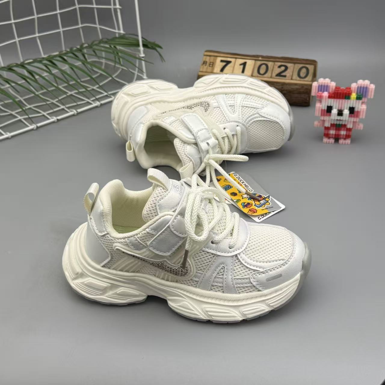 2026 Spring Men's and Women's White Shoes, Lightweight Campus Middle and Large Children's Sports Shoes, Dad Shoes, Double Mesh Breathable Fashionable Children's Shoes