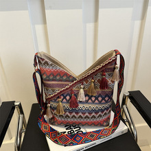 2025年夏季新款民族风时尚简约新中式包包国风复古单肩斜挎包女