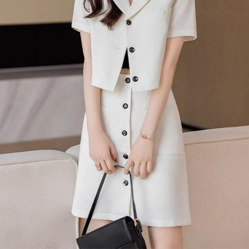 싱글 오프 화이트 스커트