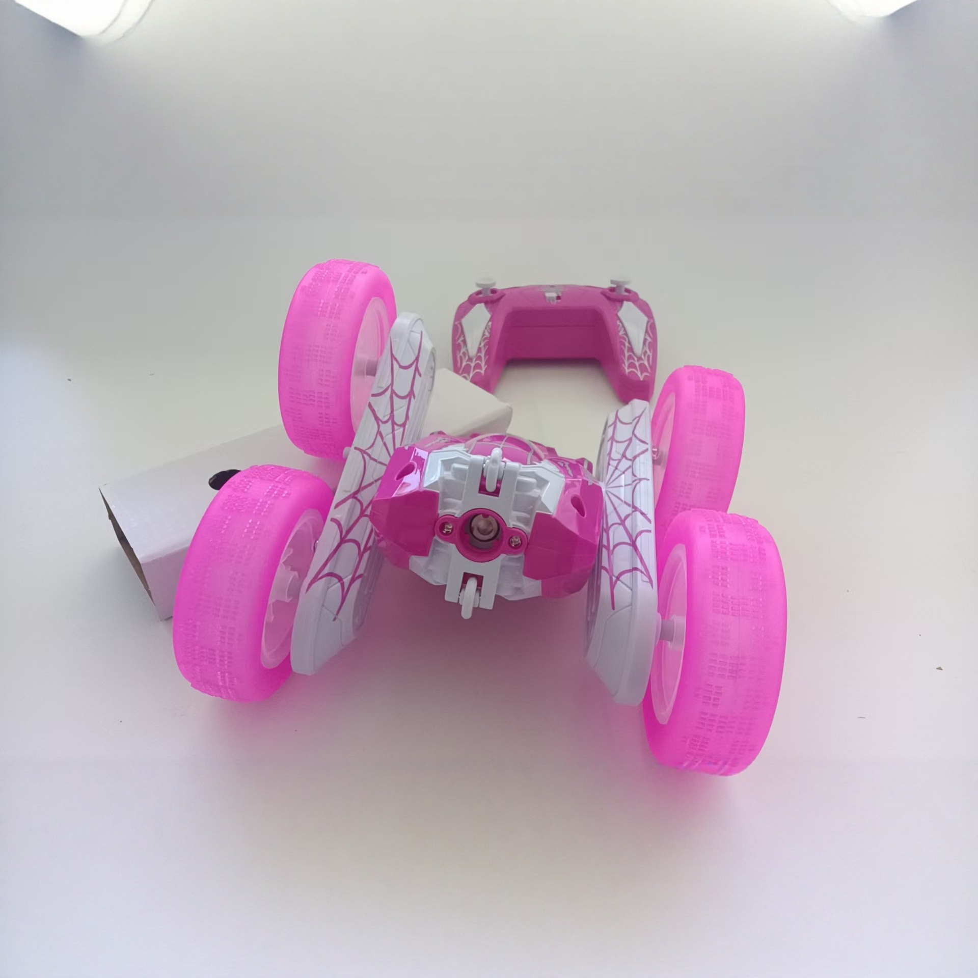 Transfronterizo 360 ° vehículo de control remoto doble cara rodante vehículo de acrobacias de control remoto de cuatro ruedas 2.4 deformación todoterreno vehículo de juguete de cuatro ruedas