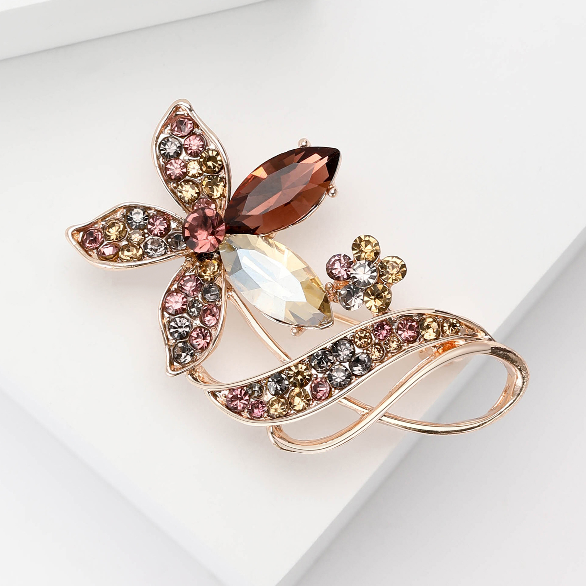 Flower Pattern Elegant Glam Pin Flower Alloy Rhinestones Women's Brooches