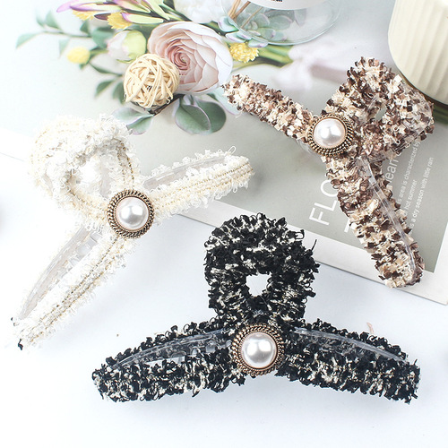 Xiao Xiangfeng Camellia Pearl Fabric Clip Women's Back of Head High-end Temperament Hair Clip Shark Clip Hair Clip