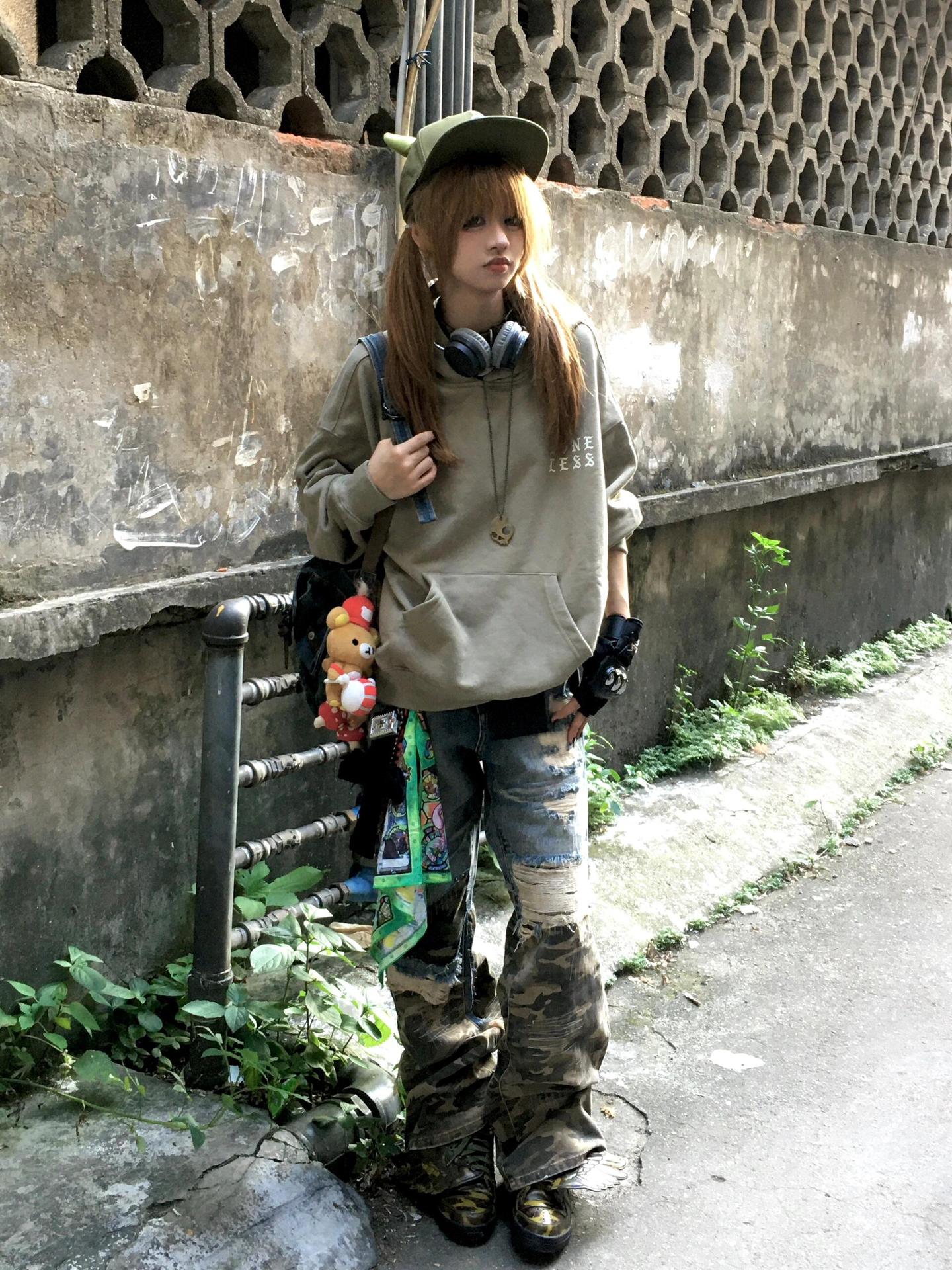 Junge Europäischen Und Amerikanischen Stil Pad Tuch Camouflage Patchwork Zerrissene Jeans 2025 Neue Street Fashion Design Lose Gerade_voghion.com