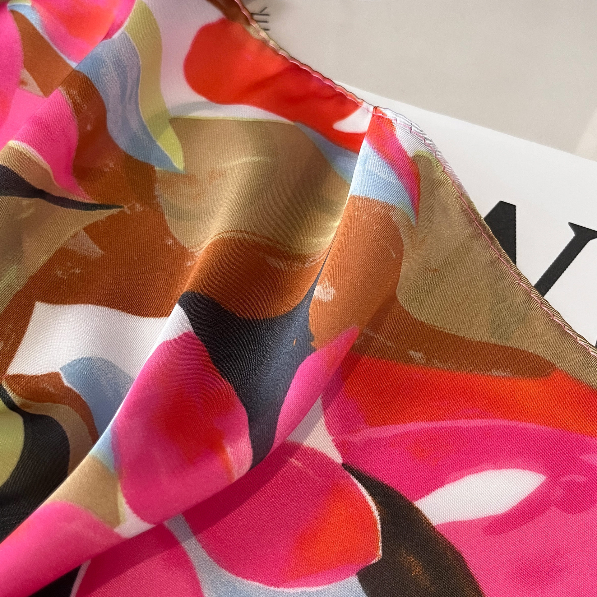 Small Square Scarf Floral Printed Versatile Neck Scarf For Women_voghion.com