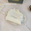 Молочно-белый