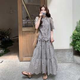 灰色高端精致套装裙女夏2025新款法式设计感短袖上衣半身裙两件套
