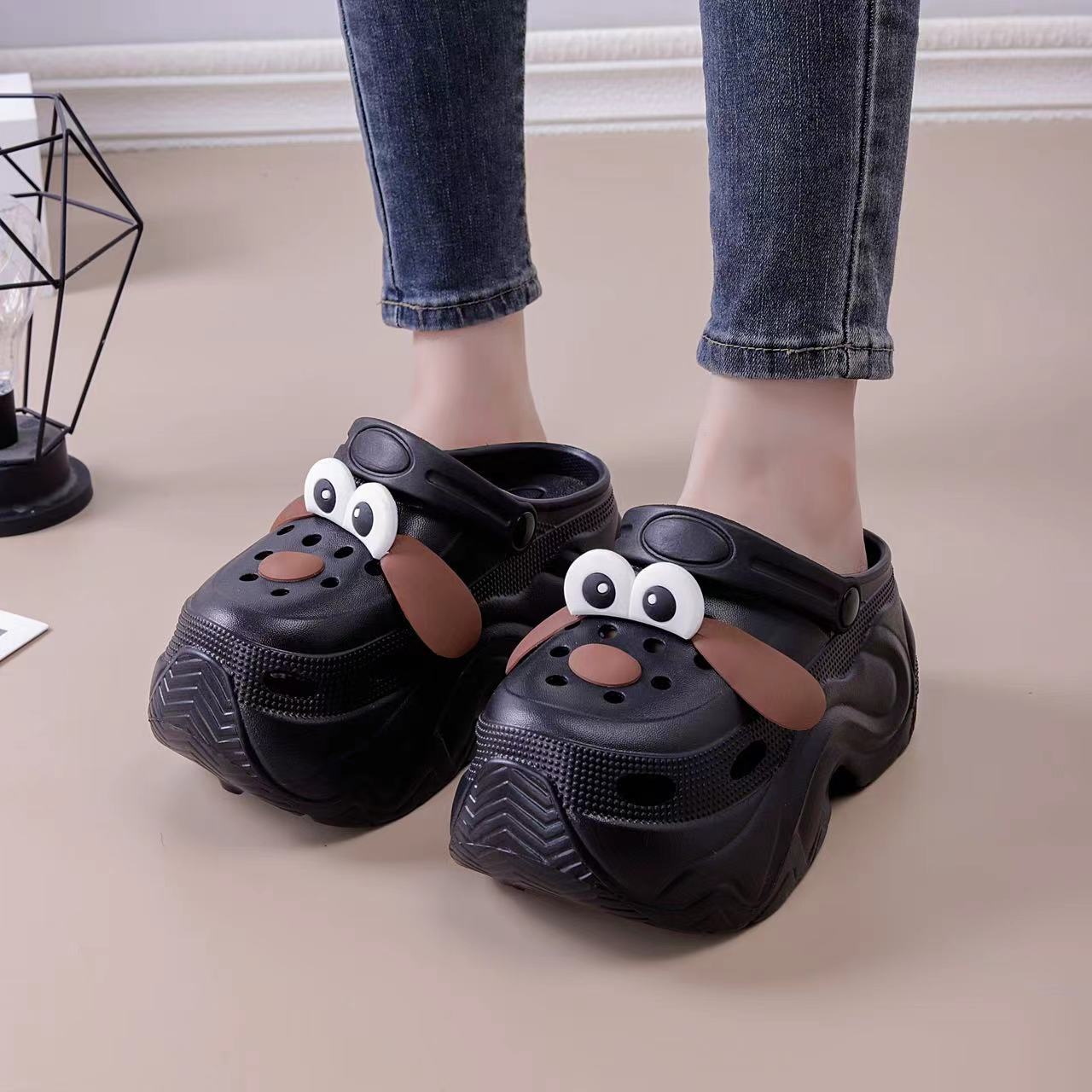 5691 three-dimensional dog black