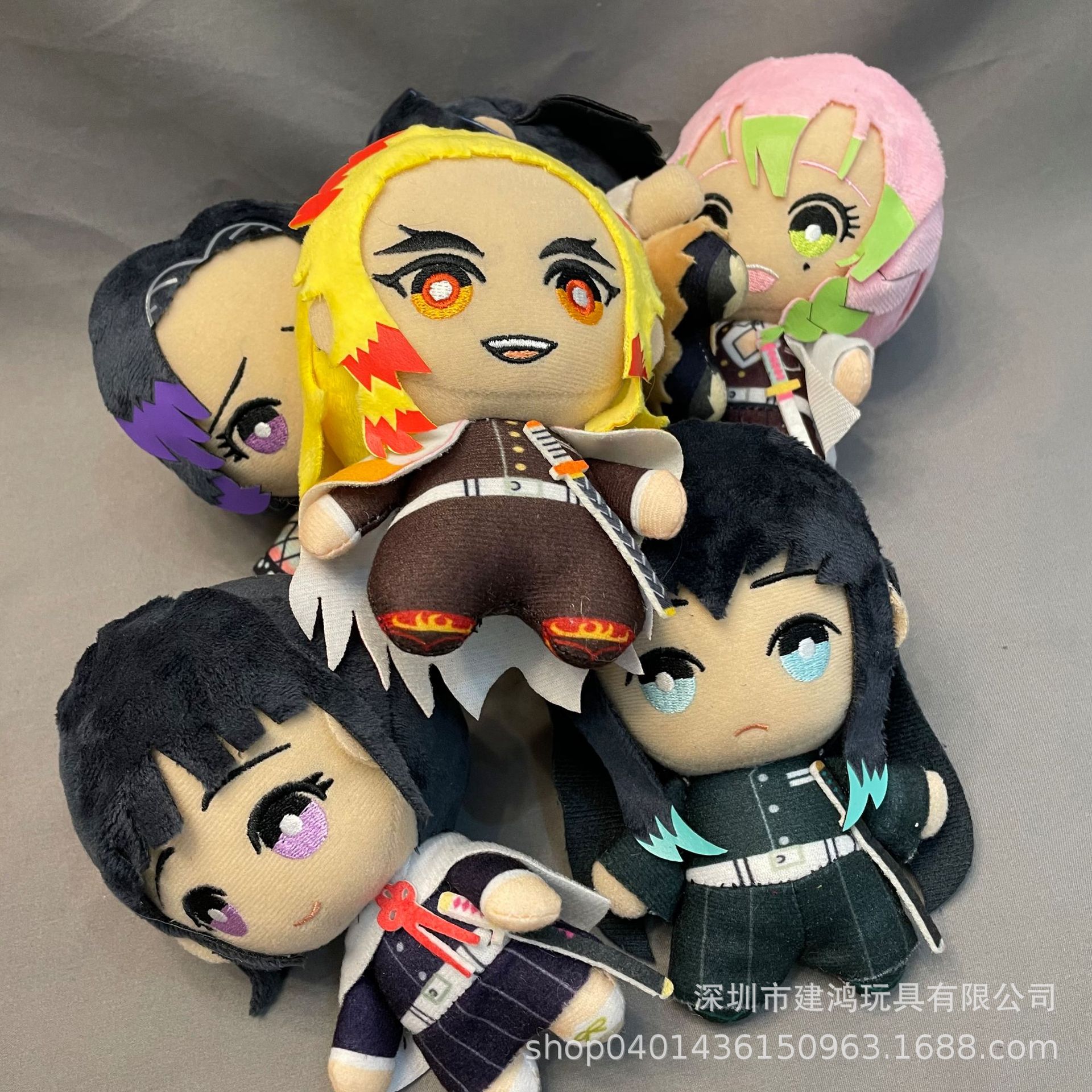 Llavero de peluche de "Demon Slayer: Kimetsu no Yaiba" (Kyojuro Rengoku, Shinobu Kocho, Muichiro Tokito, etc.), estilo anime, para máquina de garra.