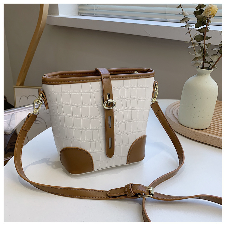 Nihaojewelry Fashion Texture Crocodile Pattern One-shoulder Messenger Bucket Bag Wholesale display picture 52