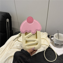 С���OӋ�ɐۃ�ͯС����2025���¿������U��Ů��б���С����ײɫ