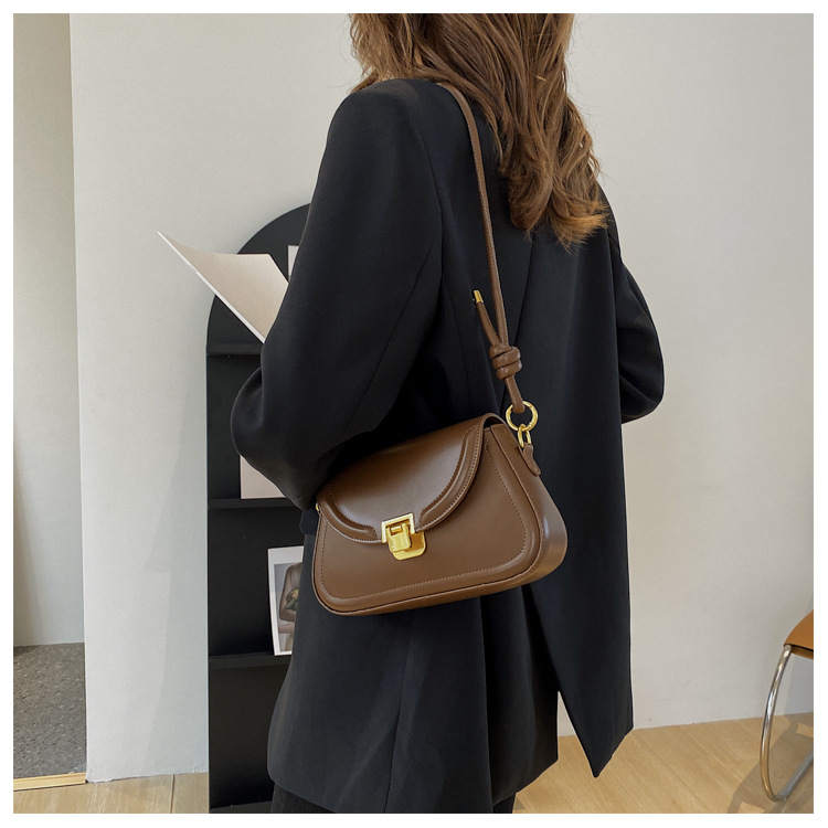 Fashion Casual Lock Solid Color Shoulder Bag Wholesale Nihaojewelry display picture 5