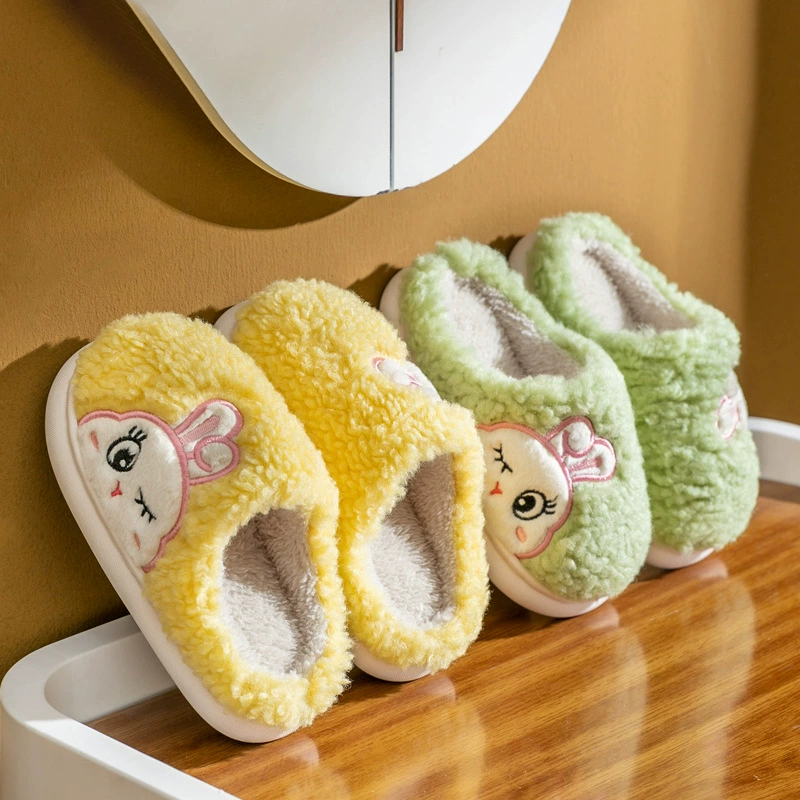 2025 новых зимних детских хлопковых тапочек для дома, мультяшные утепленные тапочки для детей, оптом