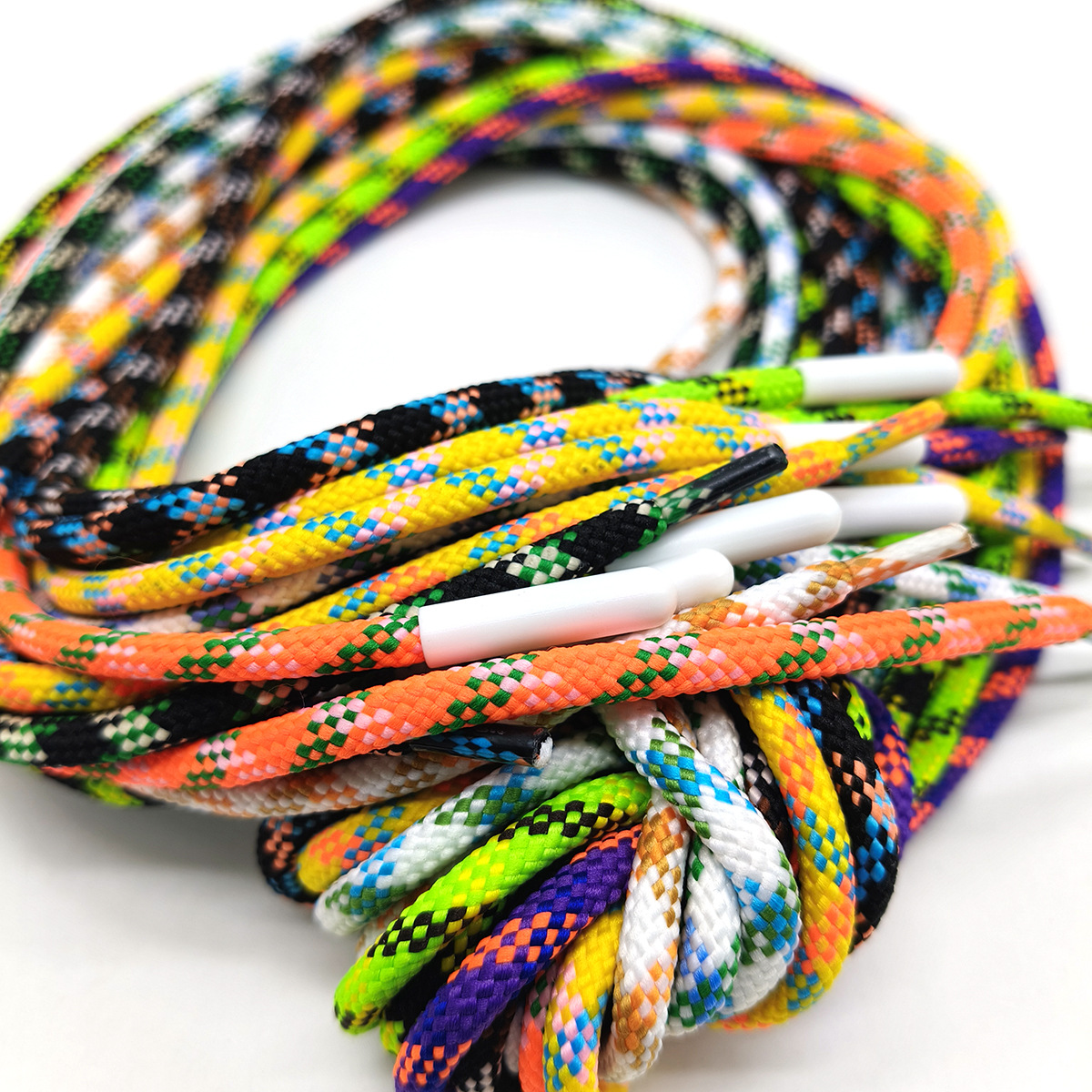 5mm poliéster de color grueso tricolor punto de salto de núcleo trenzado cuerda redonda cuerda de paraguas cuerda de bala de plástico chaqueta cuerda de sombrero