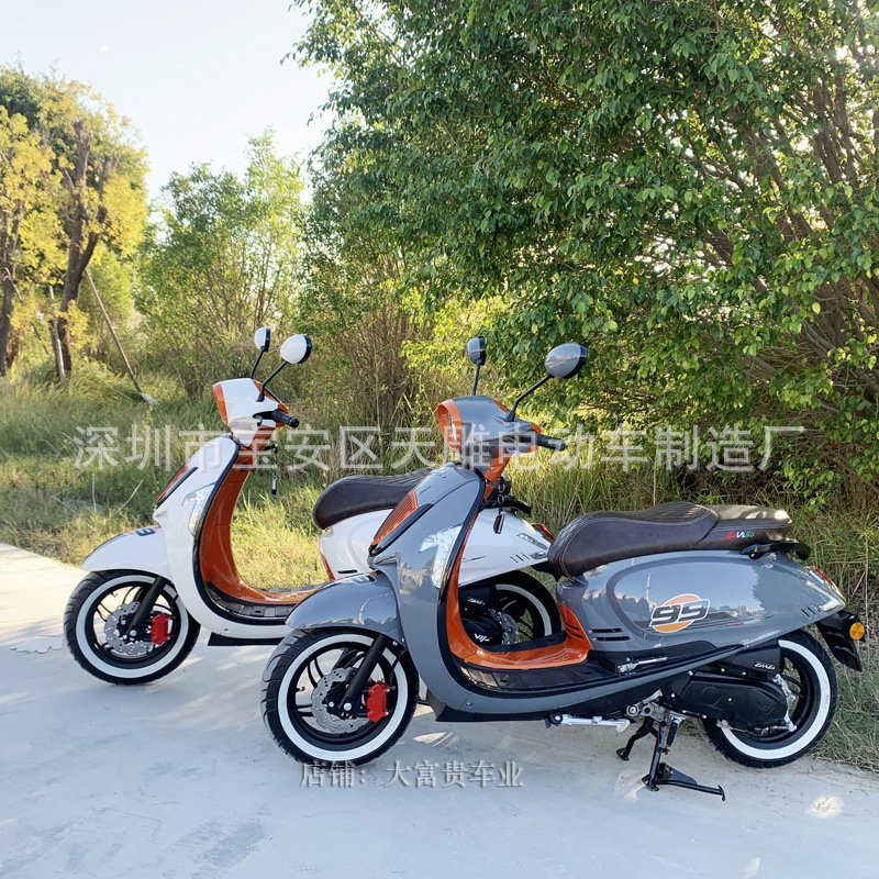 El nuevo Wangye Ibiza 125C pedal combustible de motocicleta puede ser marcado por el 4 o estado de inyección eléctrica retro arranque sin llave